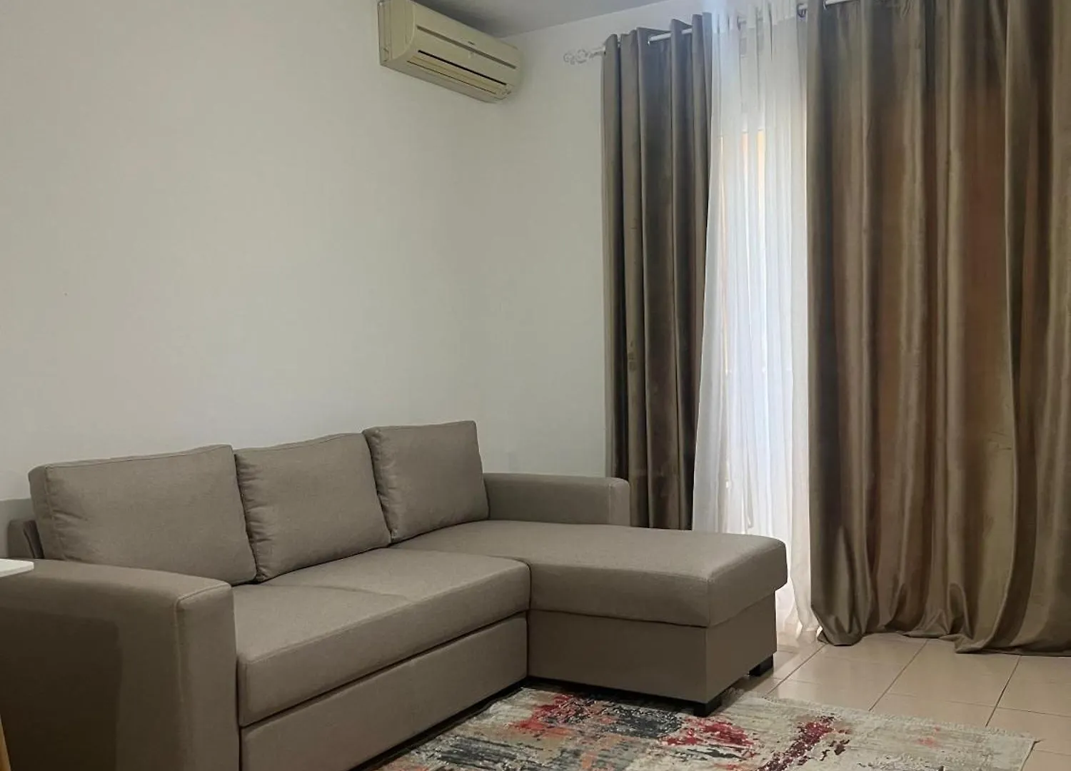 Fia Rentals 2 Tirana Central Lägenhet